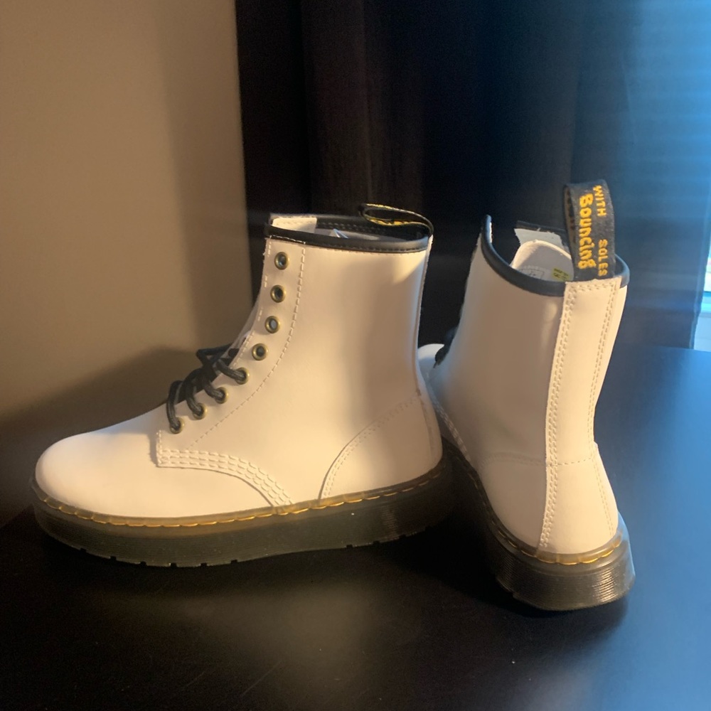 Dr. Martens white boots brand new never worn eu 38